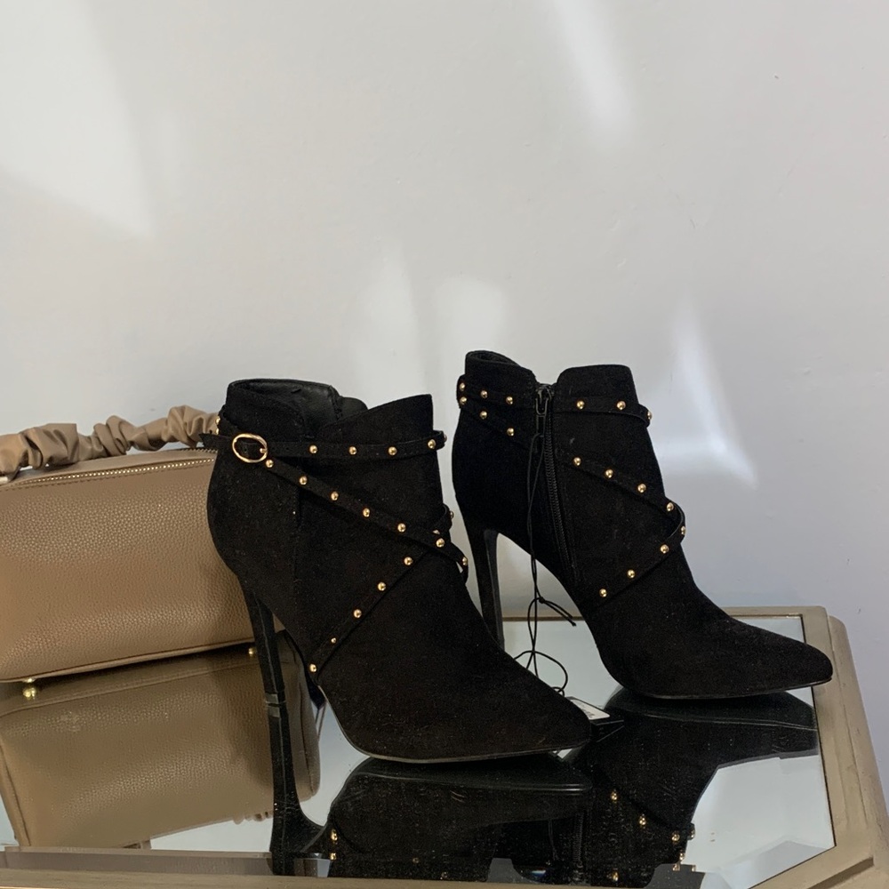 Dynamite NWT black for suede bootees size 39
